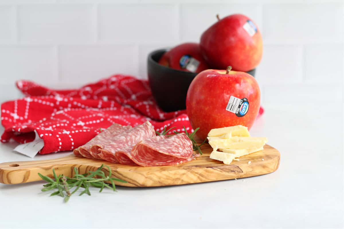 charcuterie board for christmas
