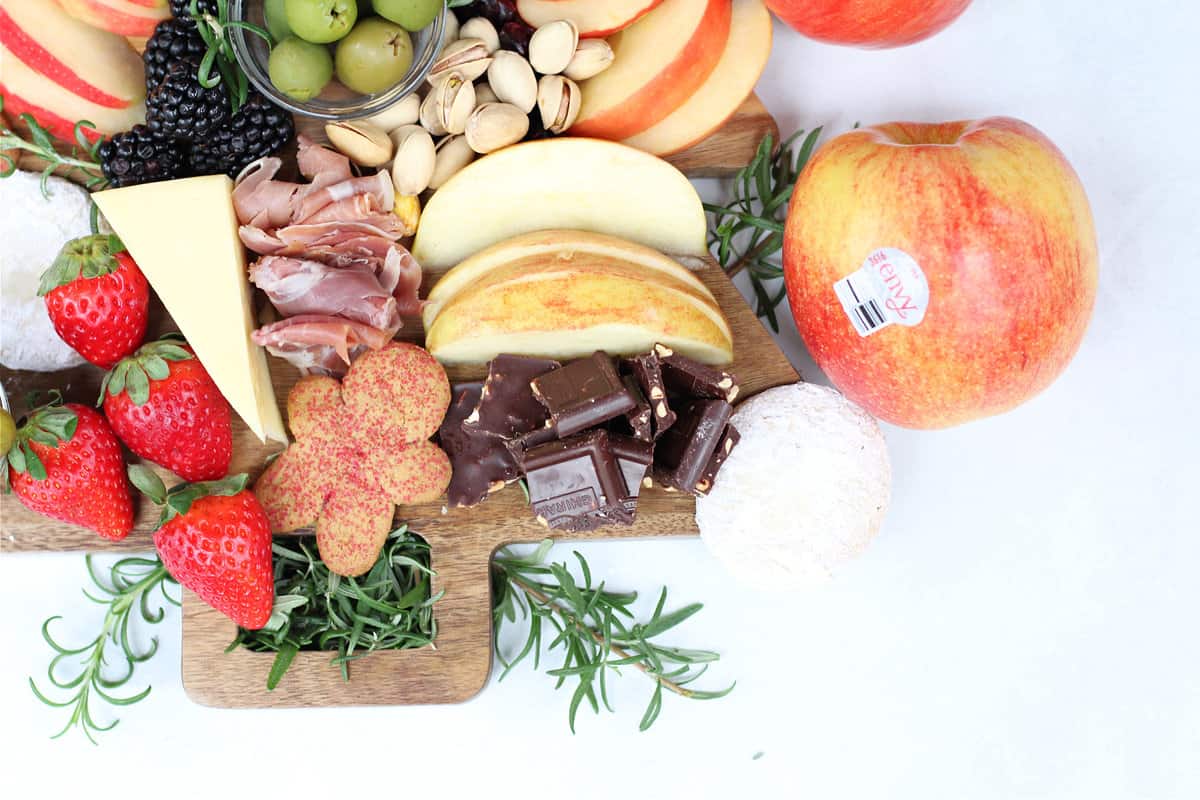 what to put on a Christmas Tree Charcuterie