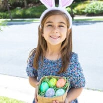 The Best Mess Free Way to Dye Easter Eggs with Cool Whip